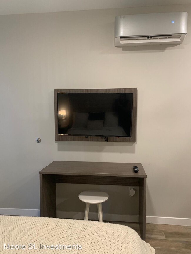 Building Photo - Studio, 1 bath Apartment - 2254 Moore Street