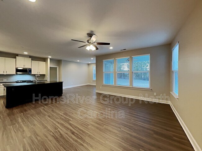 Building Photo - 4009 Mendenhall St