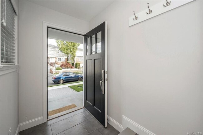 Foto del edificio - 241 Gainsborg Ave E