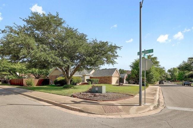 Building Photo - 1813 Lion-Heart Dr