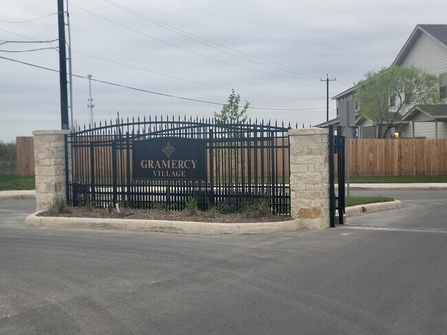 Building Photo - 7423 Gramercy Way