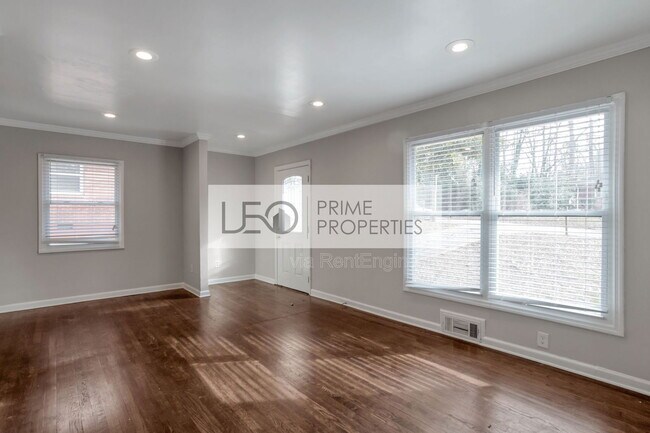 Foto del edificio - 751 Yale Pl SW