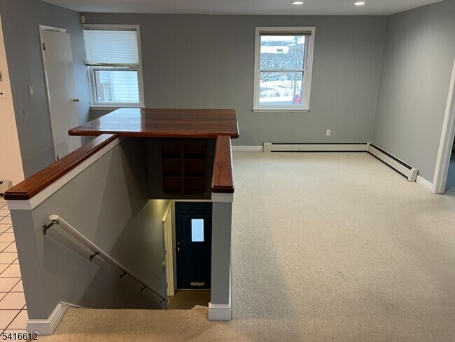 Foto del edificio - 18 Montrose Ave