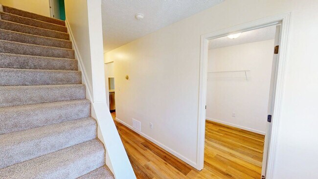 Foto del edificio - 4652 Shalers Dr