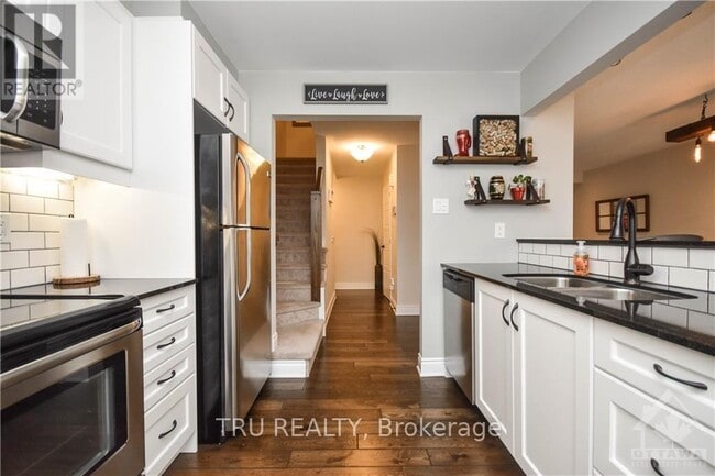 Building Photo - 787 Mayfly Cres