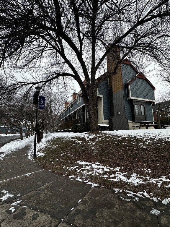Building Photo - 52 Vick Park B