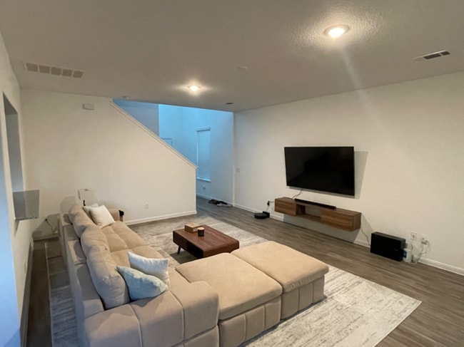 Living area - 7314 Madison Commons Ln