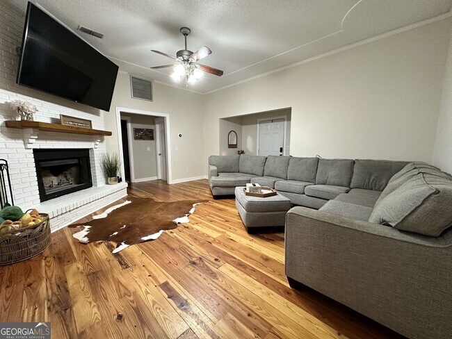 Building Photo - 165 W Holly Ave, Kingsland, GA 31548
