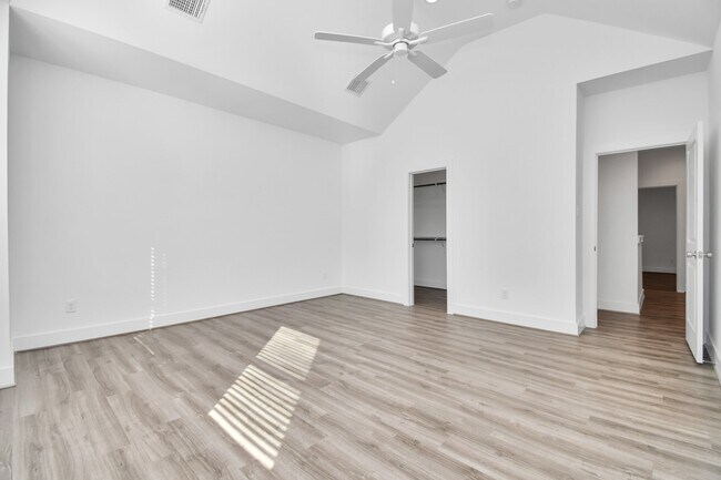 Foto del edificio - 9027 Laverne Oak Ln