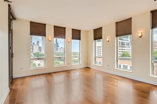 Foto del edificio - 1250 S Michigan Ave