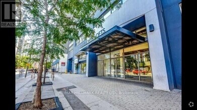 Building Photo - 700-700 King St W