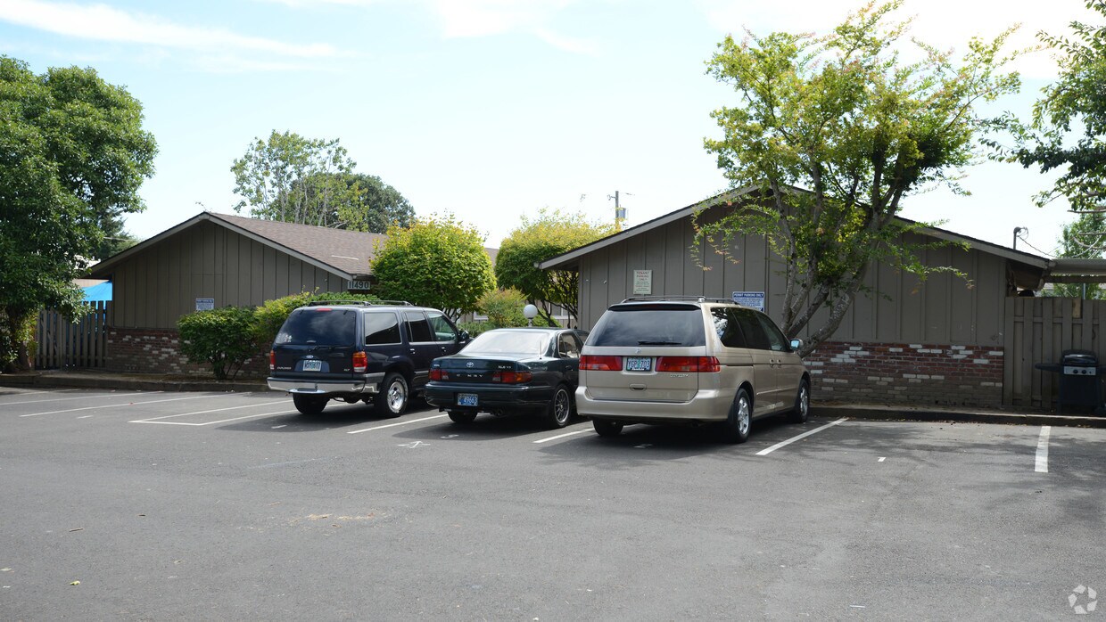 Primary Photo - 11490 SW Denney Rd
