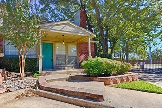 Building Photo - 1473 Meadowood Village Dr