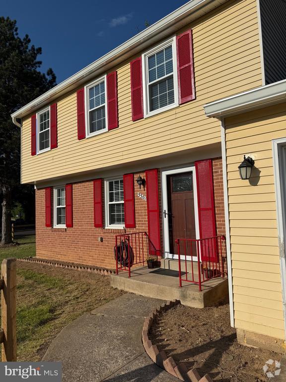 Building Photo - 3301 Fallowfield Dr