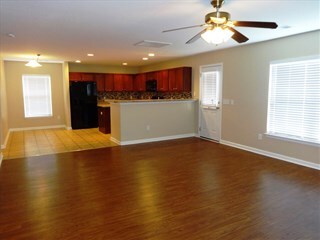 Foto del edificio - 406 Crystal Oaks Ln