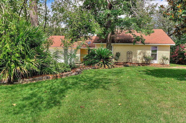 Building Photo - 230 Ronstadt Dr