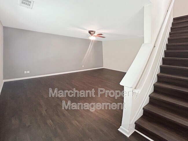 Foto del edificio - 510 Riello Dr