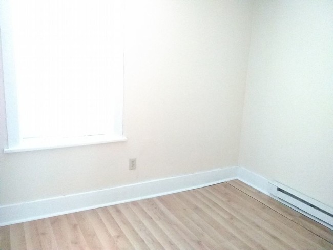 Foto del edificio - 3738A E. Pulaski Ave. - Cute 1 Bedroom Lower