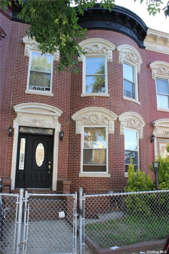 Primary Photo - 260 E 26th St