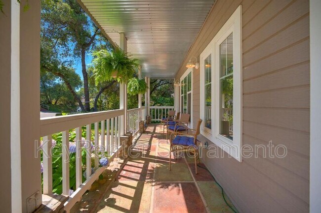 Building Photo - 12422 Homestead Way