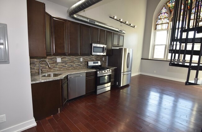 Building Photo - 1235 E Columbia Ave