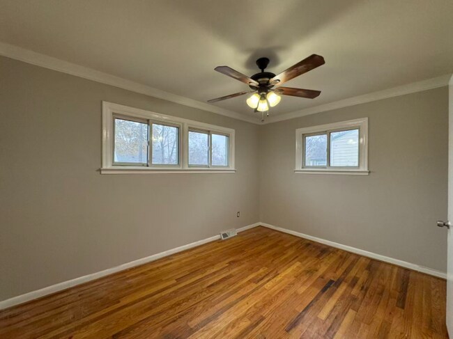 Foto del edificio - 1202 E George Ave