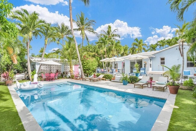 Building Photo - 902 E Boca Raton Rd