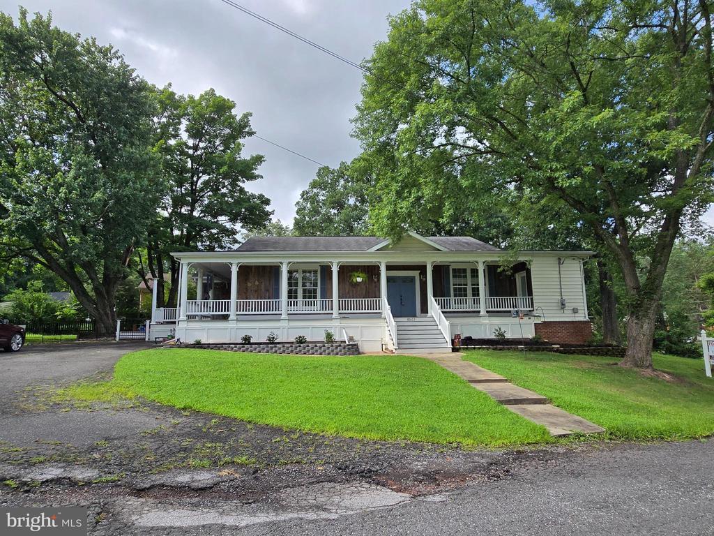 Primary Photo - 8513 Thomas Dr