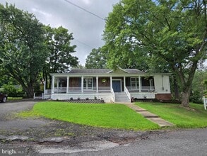 Building Photo - 8513 Thomas Dr