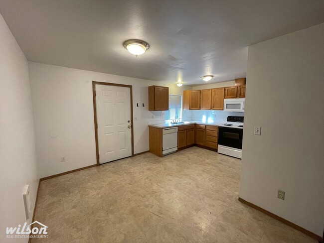 Foto del edificio - 3bd/2ba Duplex with Two Car Garage near Co...