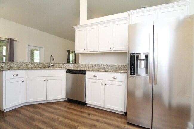Foto del edificio - 4-Bedroom Brick Beauty in Ventura Estates ...