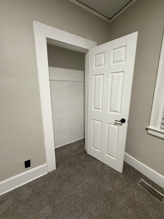 Building Photo - Bright & Cozy 3-Bed Duplex for Rent in Detroit