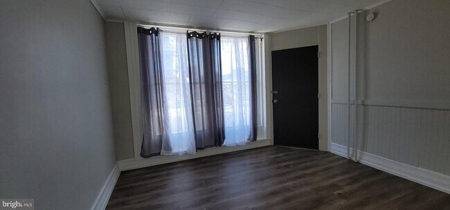 Foto del edificio - 348 S 11th St
