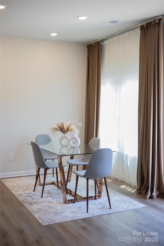 Foto principal - 13020 Lannister Dr