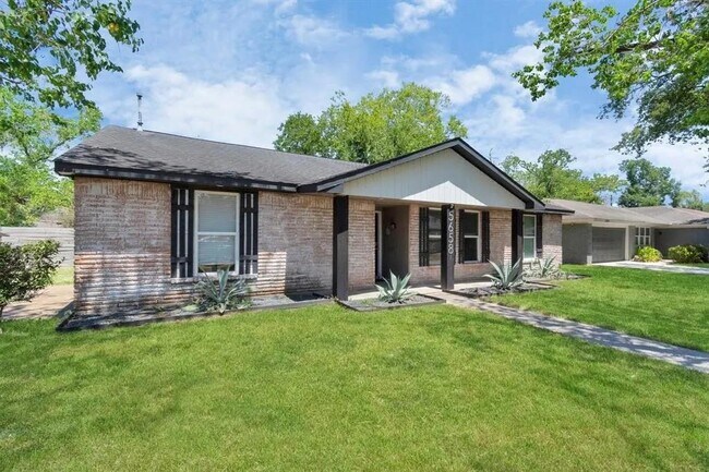 Building Photo - 5658 Ludington Dr