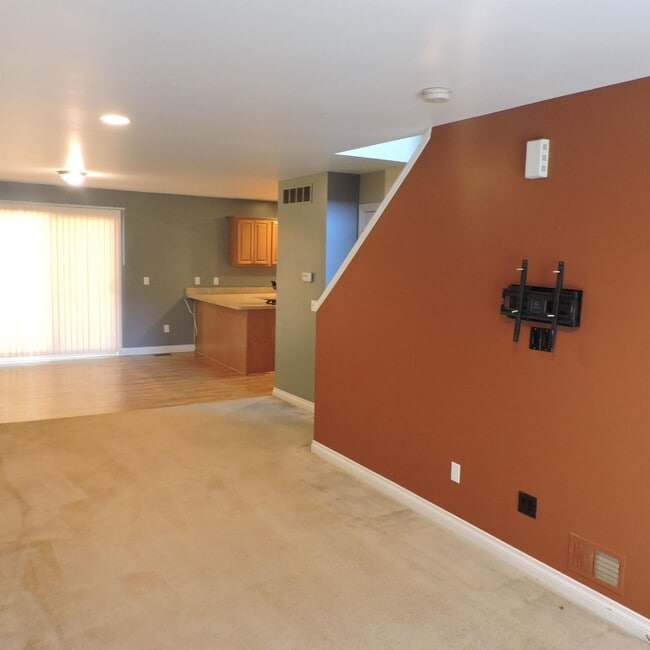 Foto del edificio - 3287 E 11 Mile Rd