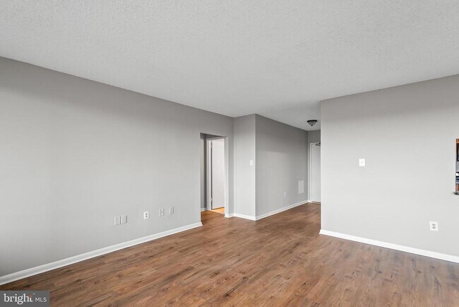 Foto del edificio - 3701 S George Mason Dr