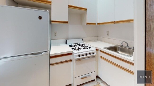 Building Photo - 417 E 65th St