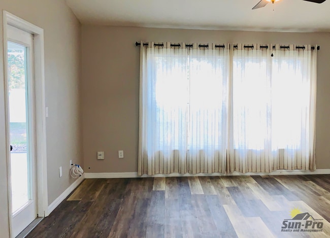 Foto del edificio - 5988 Sawgrass Point Dr