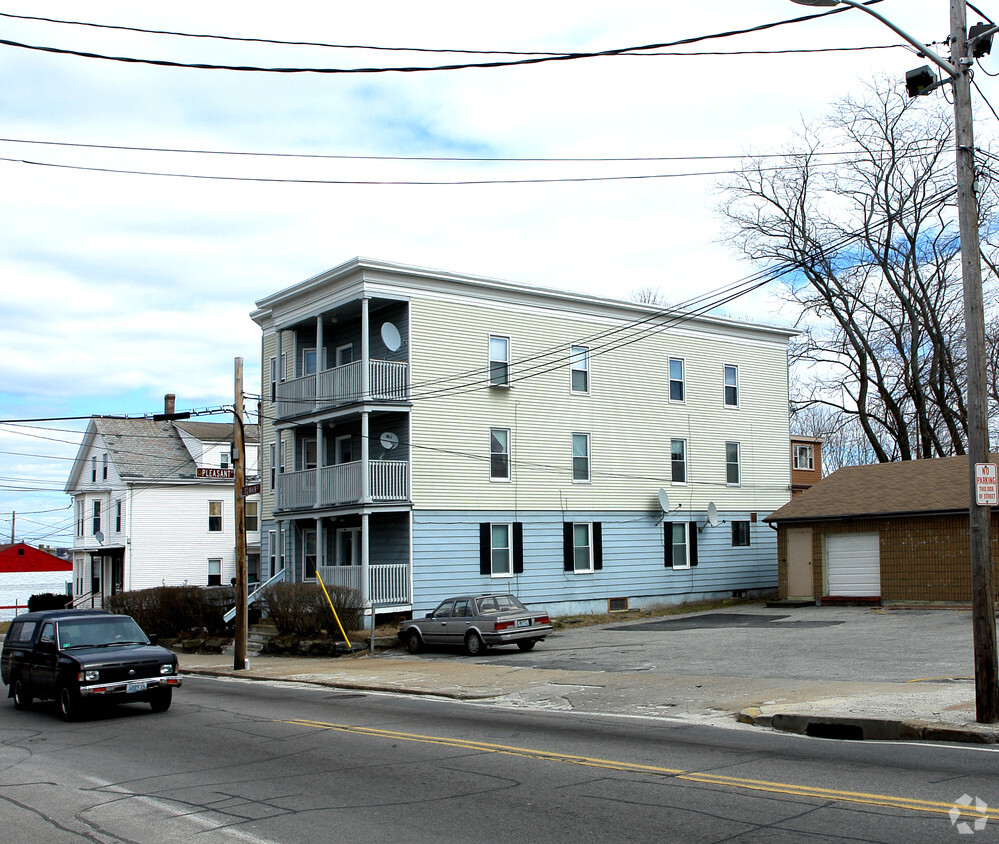 Primary Photo - 262-264 S Main St
