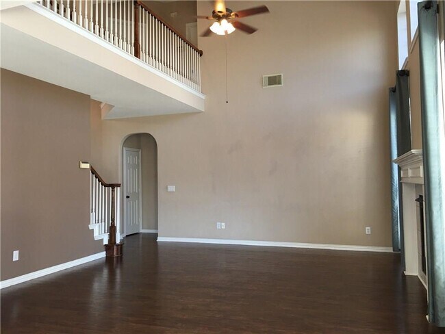 Foto del edificio - COMING SOON - 4 BEDROOM 3.5 BATH HOME IN K...