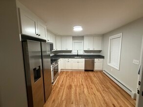 Building Photo - 944 Farmington Ave