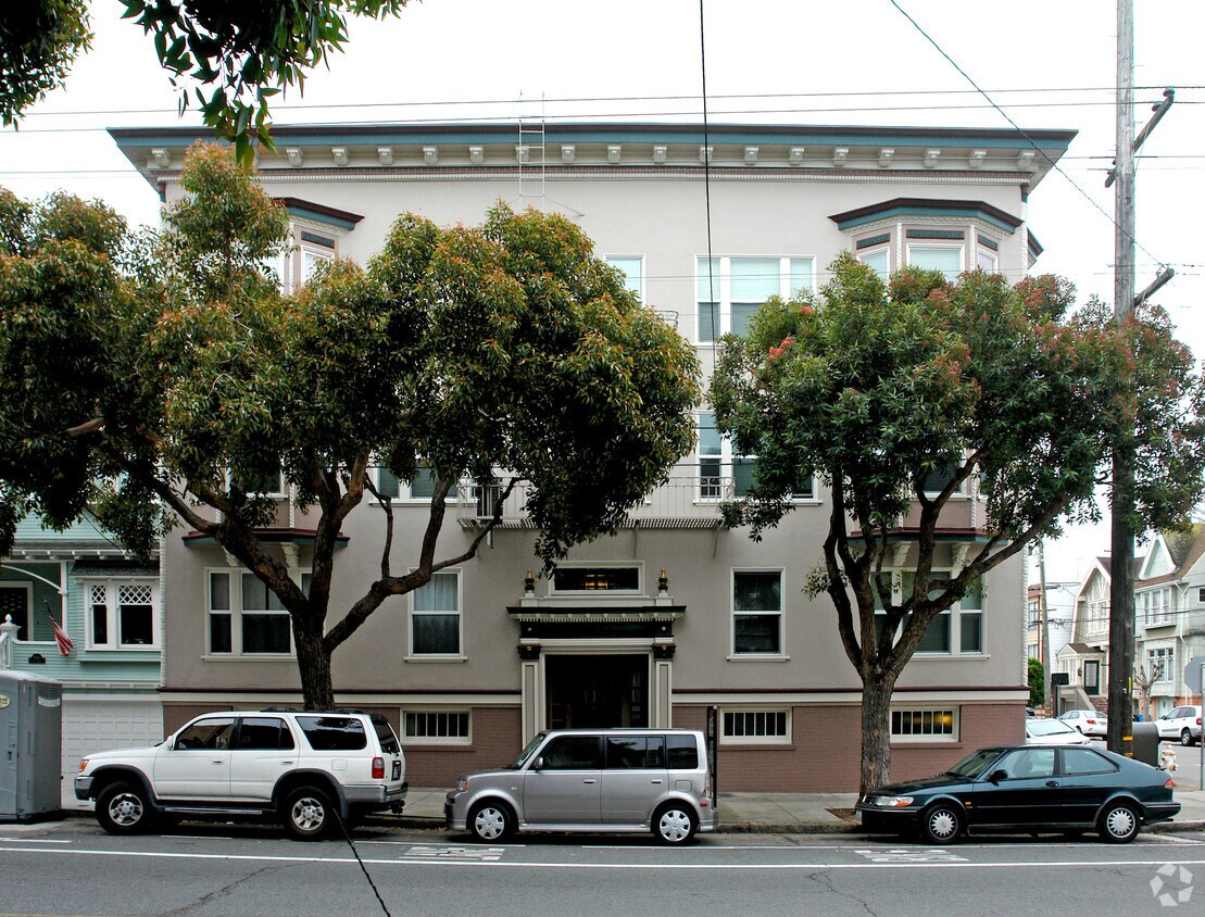 Primary Photo - 1045 Lake St