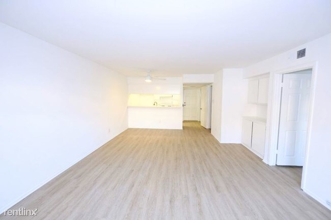 Building Photo - 4100 Whitsett Ave