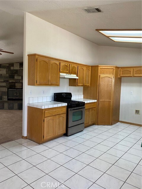 Building Photo - 10583 Redwood Ave