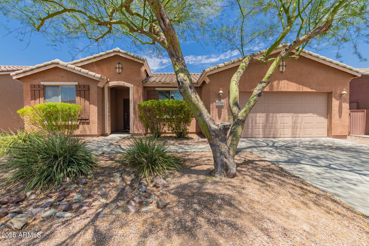 Primary Photo - 42566 W Heavenly Pl
