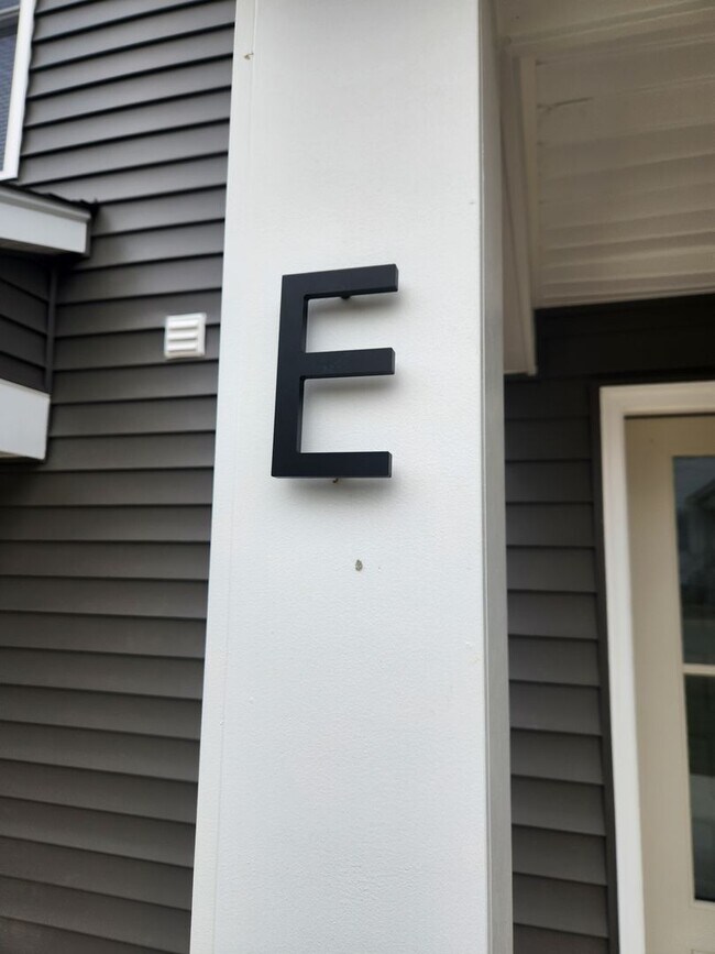 Foto del edificio - Blackstone-New Construction 3 Bed 2.5 Bath Townhouse-Fort Pickett Area