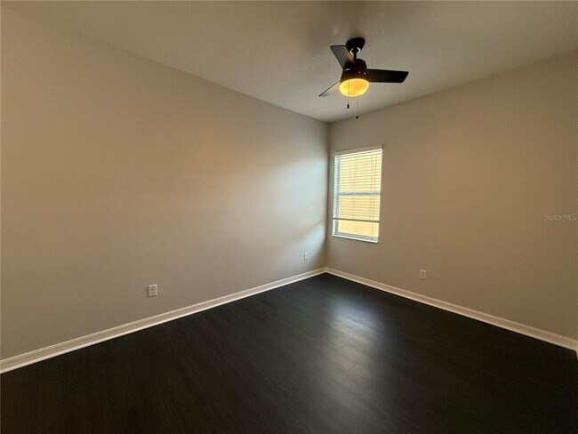 Foto del edificio - 1142 E 10th St