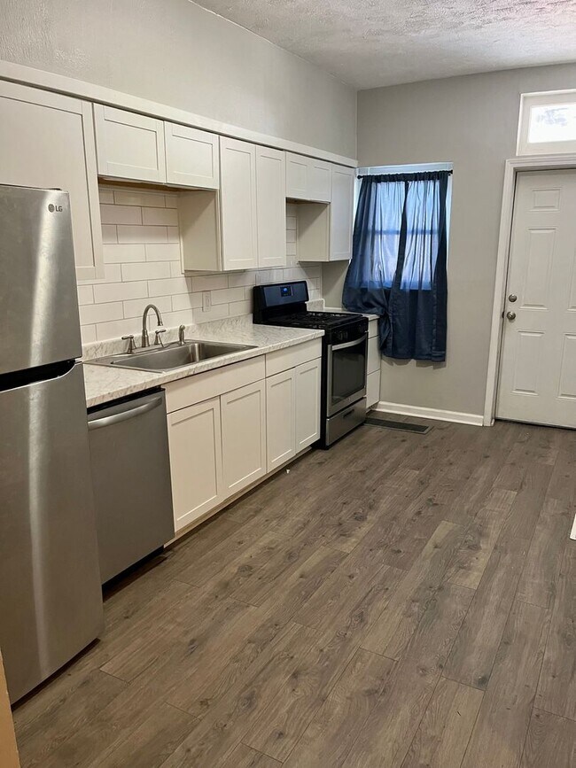 Foto del edificio - 7529 Roslyn St