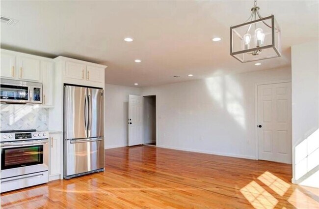 Building Photo - 17 Slocum St